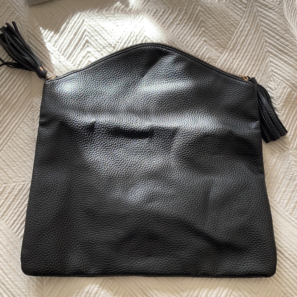 Black fold over clutch with zipper - Picture 4 of 4